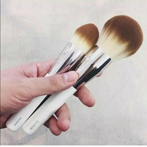 New La Mer Foundation and Powder Brush 100% Auth.
